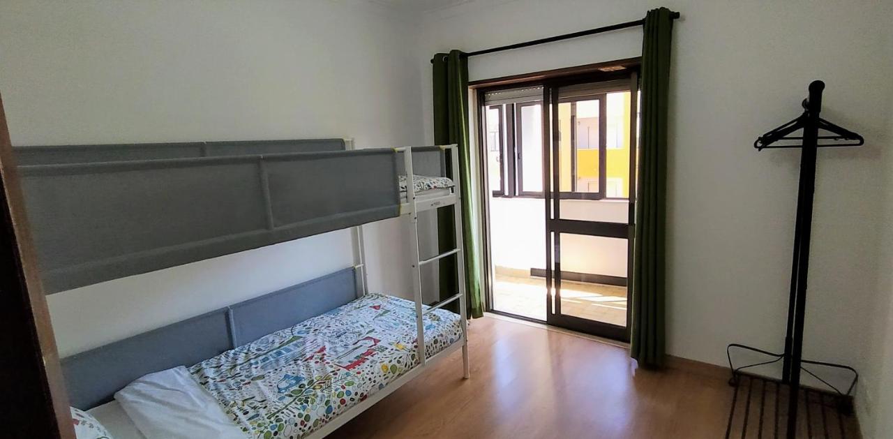 Large Apartment Near The Beach And Lisbon Кошта-да-Капарика Экстерьер фото
